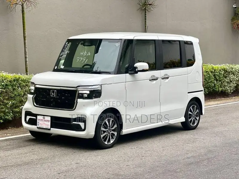 Honda N-Box Custom 2024
