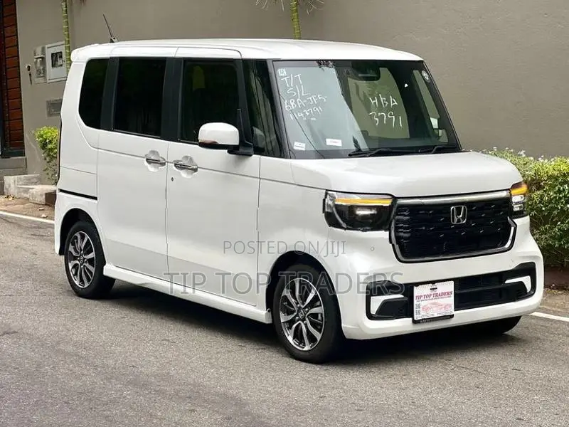 Honda N-Box Custom 2024