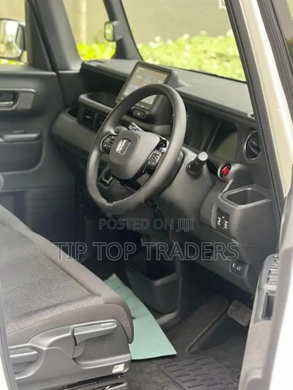 Honda N-Box Custom 2024