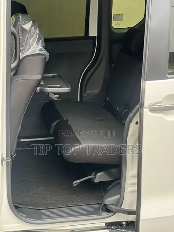 Honda N-Box Custom 2024