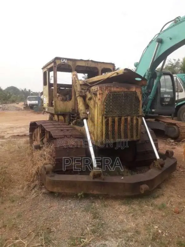 CAT D6C 2004 Heavy-Duty (Used)
