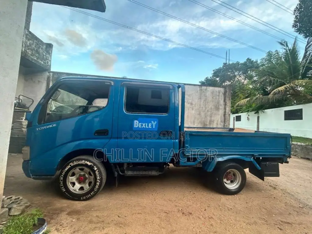 Toyota Toyoace 2004 Crew Cab (Used)