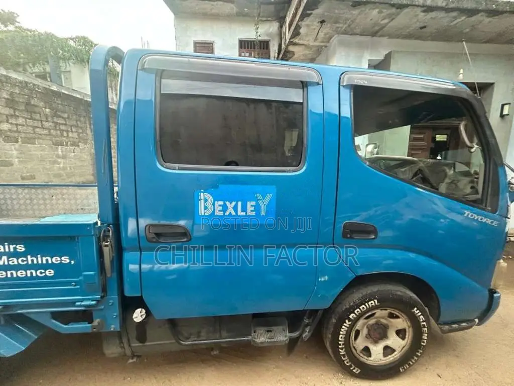 Toyota Toyoace 2004 Crew Cab (Used)