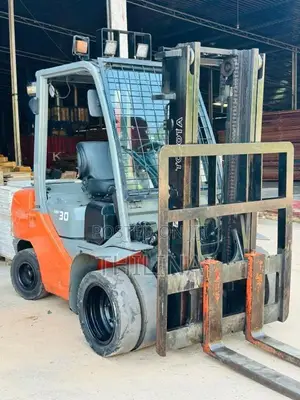 Toyota Forklift Ton 3 2010 Heavy-Duty Unregistered (Recondition)