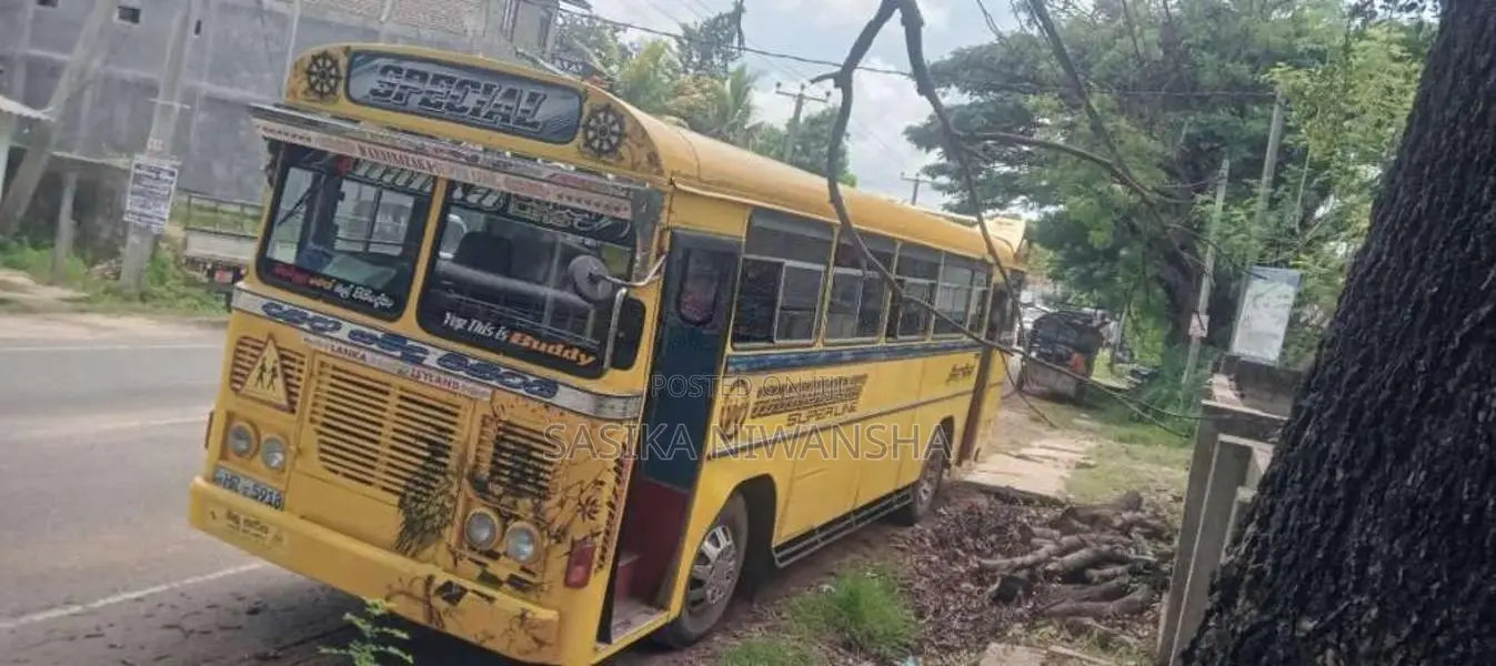 Ashok-Leyland Viking 2004 Bus (Used)