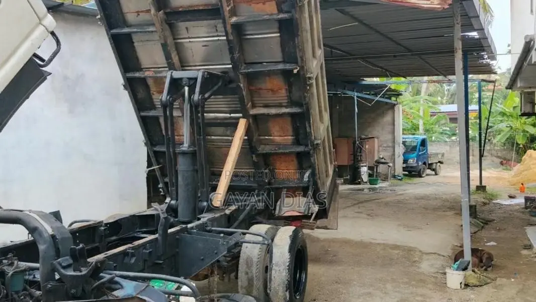 Isuzu Tipper 1999 Lorry (Used)