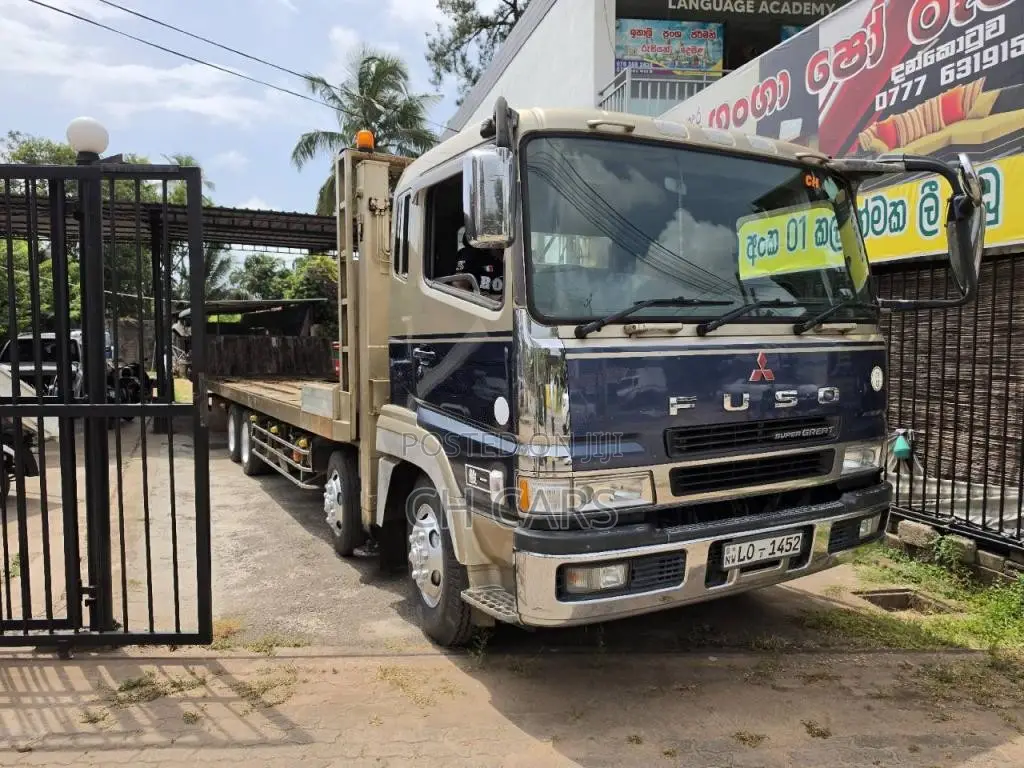 Mitsubishi Fuso Self Lorder Low Bed 2001 Lorry (Used)