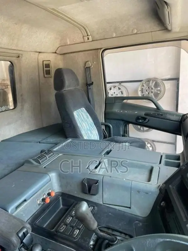 Mitsubishi Fuso Self Lorder Low Bed 2001 Lorry (Used)
