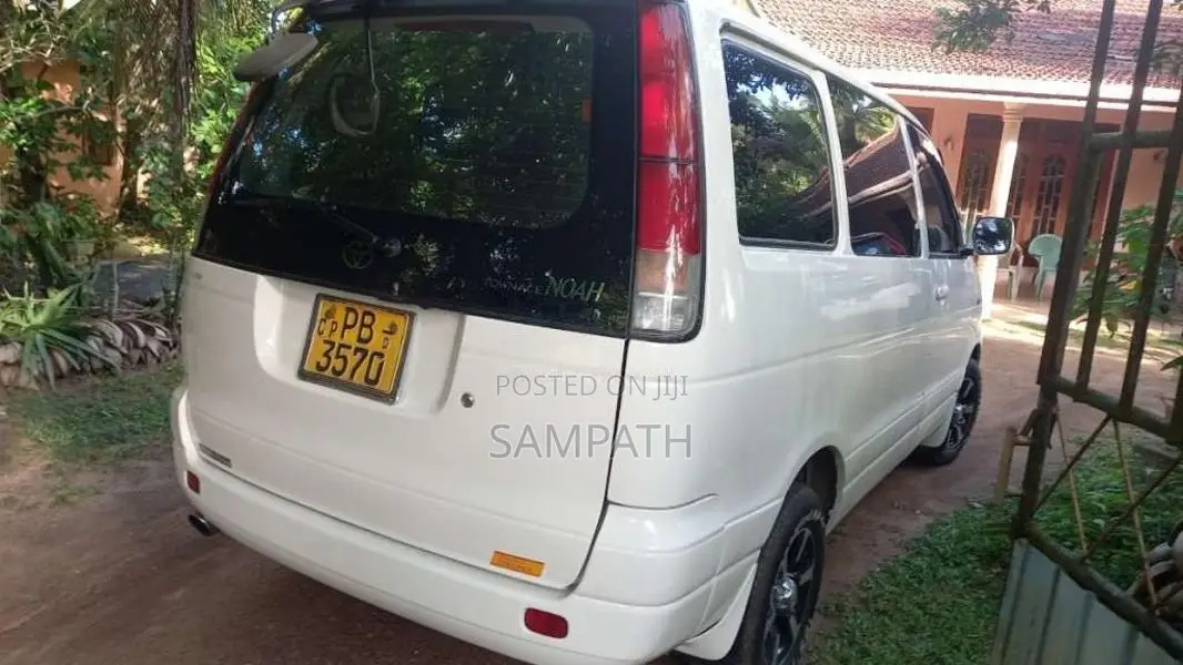 Toyota Noah CR42 2002 Van (Used)