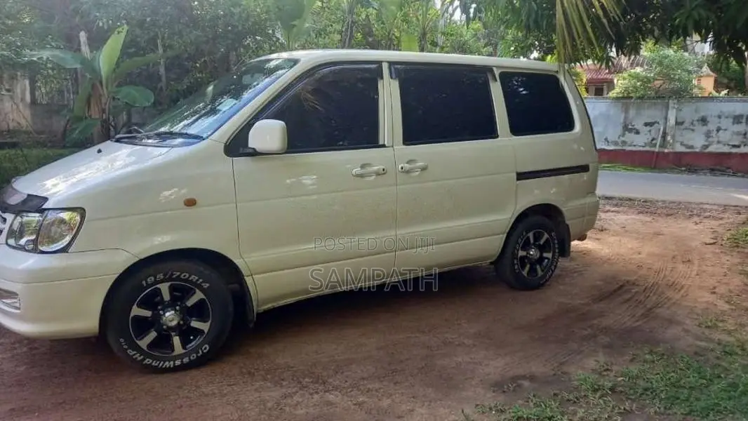 Toyota Noah CR42 2002 Van (Used)