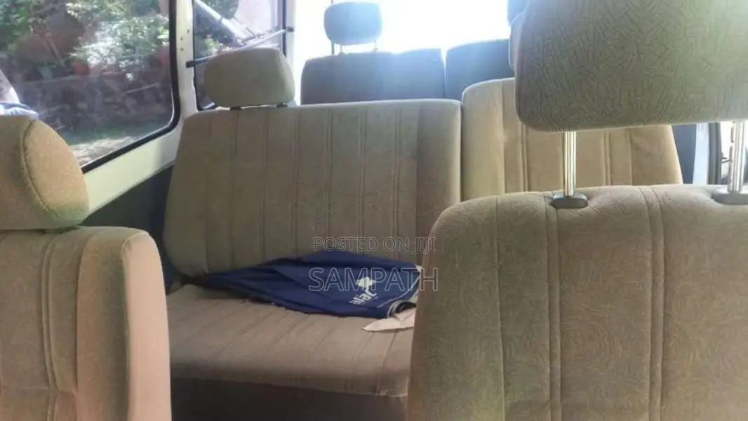 Toyota Noah CR42 2002 Van (Used)