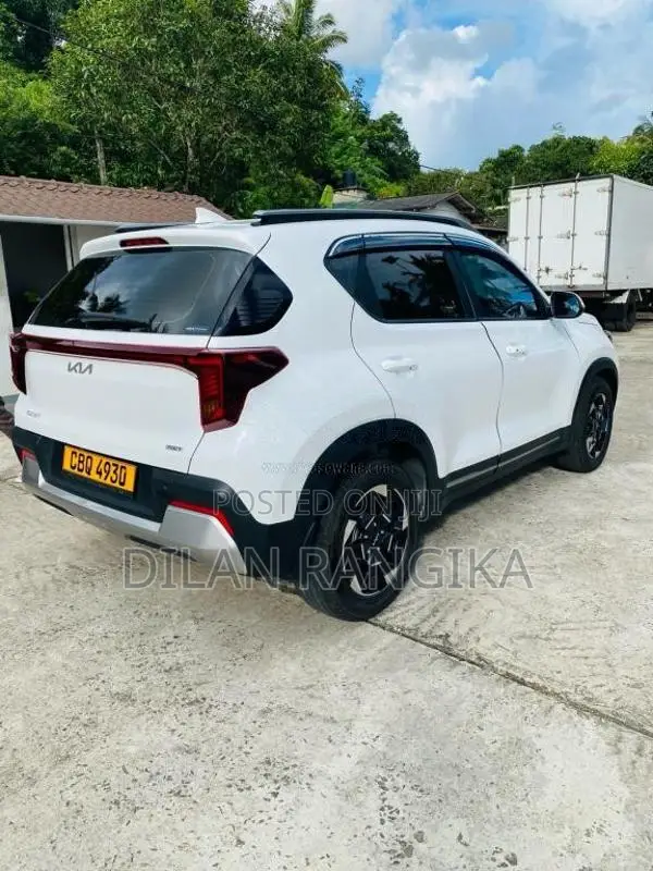 Kia Sonet 2025 SUV (Used)