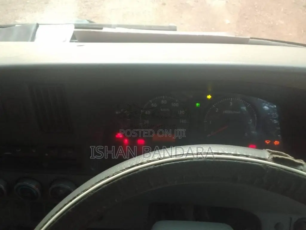 Isuzu 2008 Bus (Used)