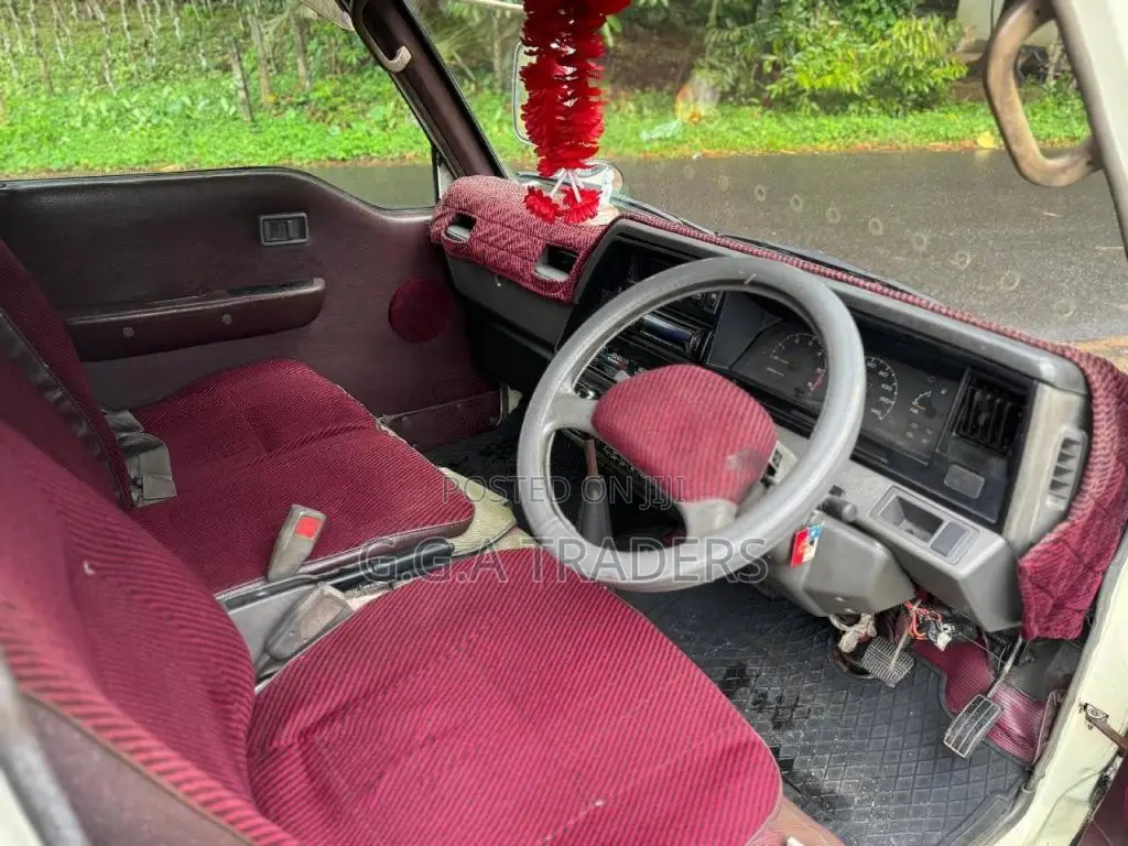 Nissan Caravan 1993 Van (Used)