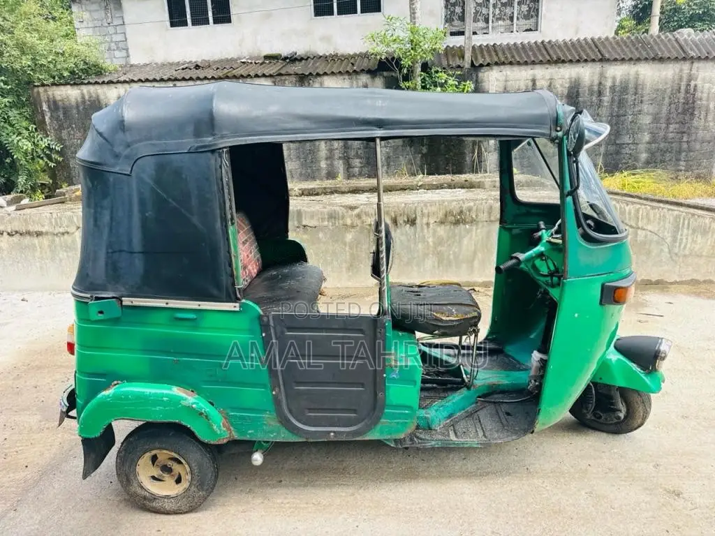 Bajaj RE 2 Stroke 2001 Three Wheel (Used)