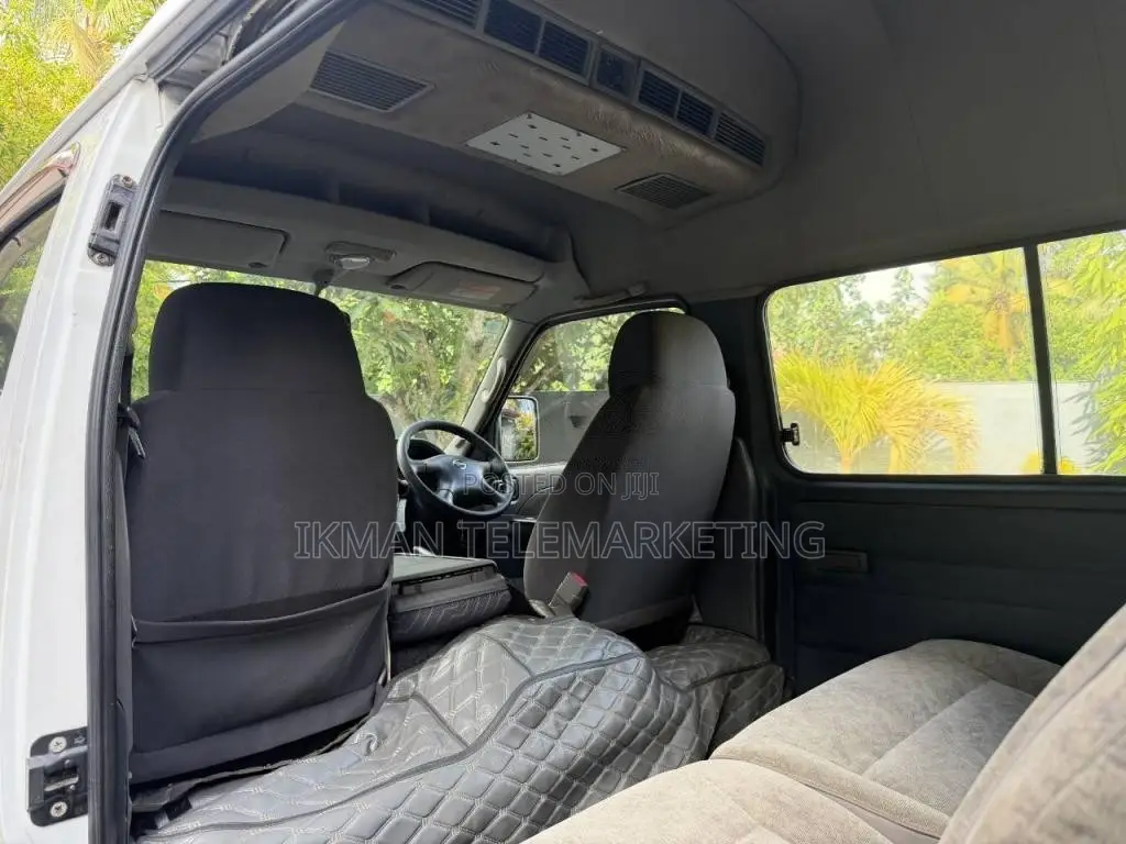 Nissan Caravan E25 High Roof 2009 Van (Used)