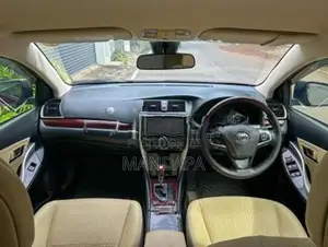Toyota Premio G Superior 2018