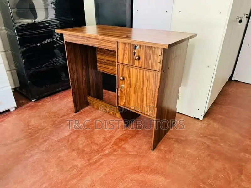 3*1.5 Office Table