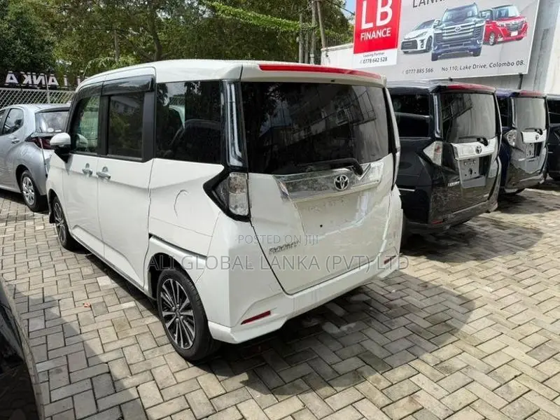 Toyota Roomy Custom G 2023