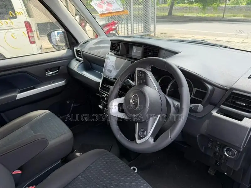 Toyota Roomy Custom G 2023