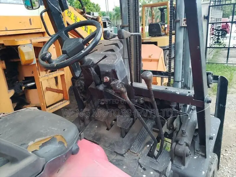 Nissan 1.5 ton gasoline forklift