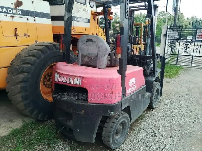 Nissan 1.5 ton gasoline forklift