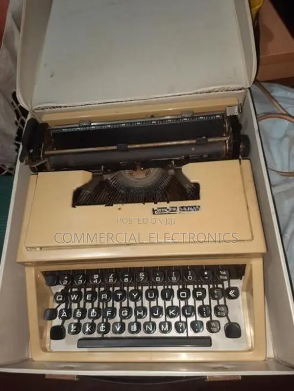 English Typewriter olivetti DORA