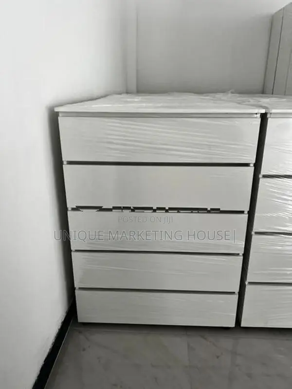 MODERN 5 DRAWER FINGER PULL WHITE CUPBOARDS