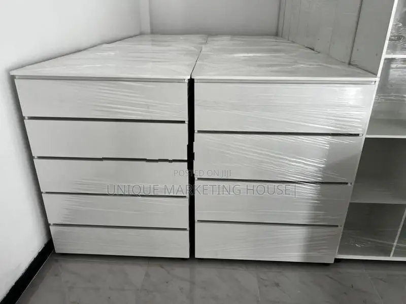 MODERN 4 DRAWER WHITE FINGER PULL CHEST OF CUPBOARDS