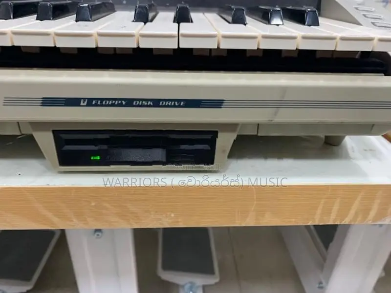 Yamaha PSR -J 51 keyboard ( Midi & Floppy supportive )