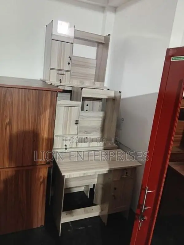 Melamine office tables 3ft