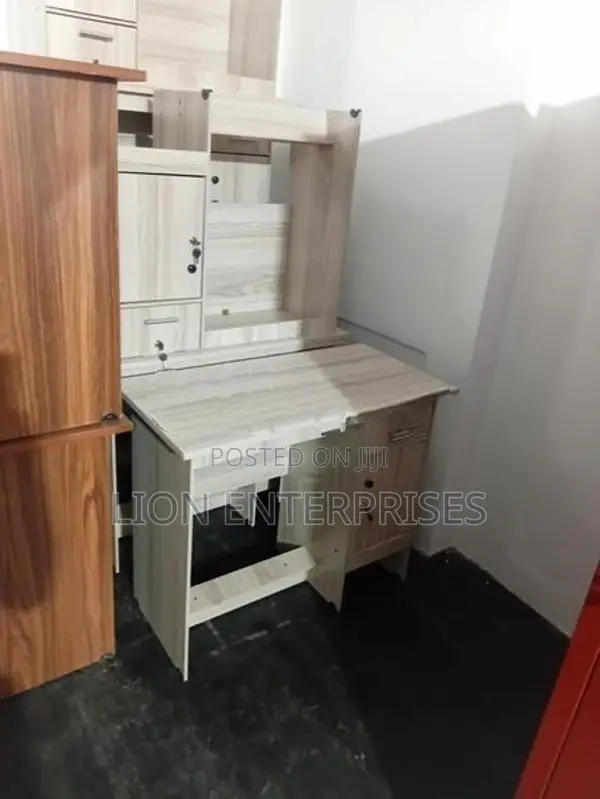 Melamine office tables 3ft
