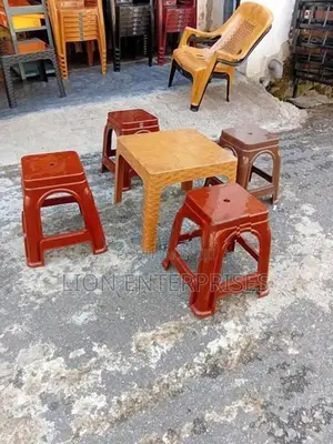 Coffee table with 4 stools