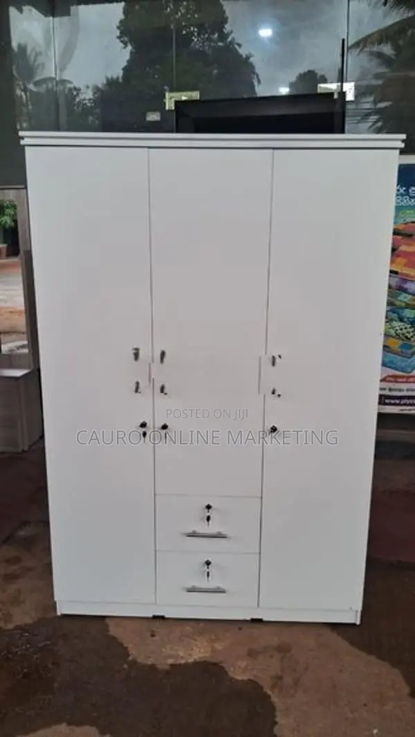 Melamine White Colour 3 Door Cupboard (Wardrobe ) 6*4 Ft