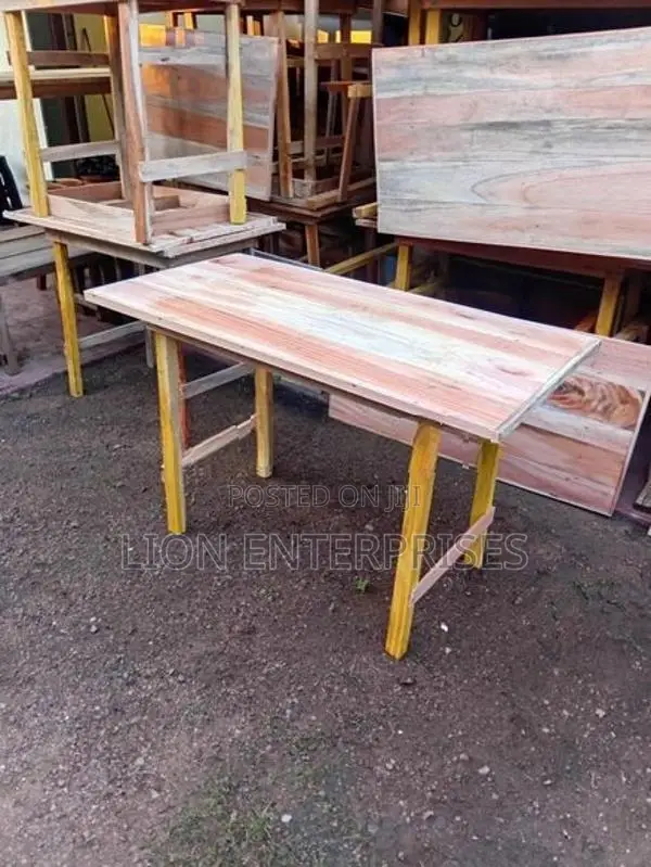 4×2 Tables