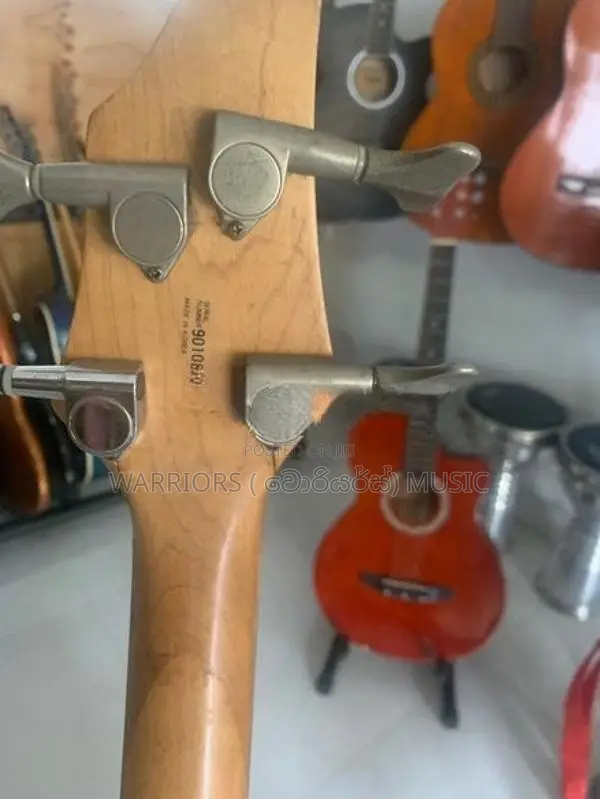 Cowboy Free Amp Bass Guitar ( Made in Koria )