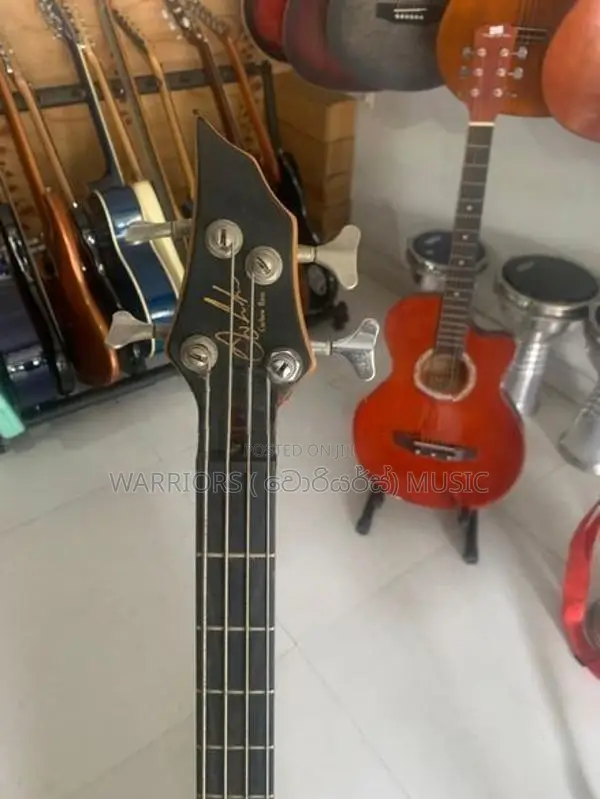 Cowboy Free Amp Bass Guitar ( Made in Koria )