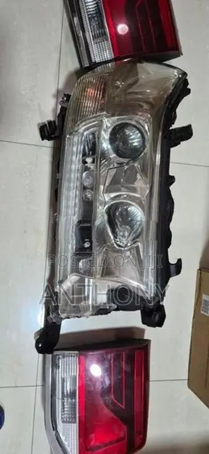 FRONT LIGHT V8