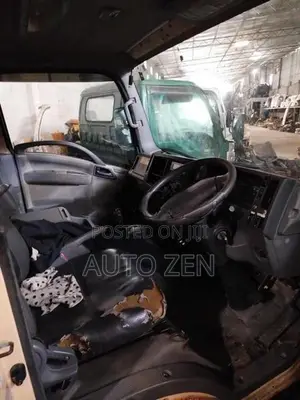 ISUZU BOX MODEL (4JJ1) AUTO 24V CABIN