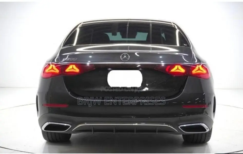 Mercedes Benz E200 amg premium 2024