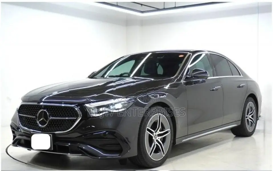 Mercedes Benz E200 amg premium 2024