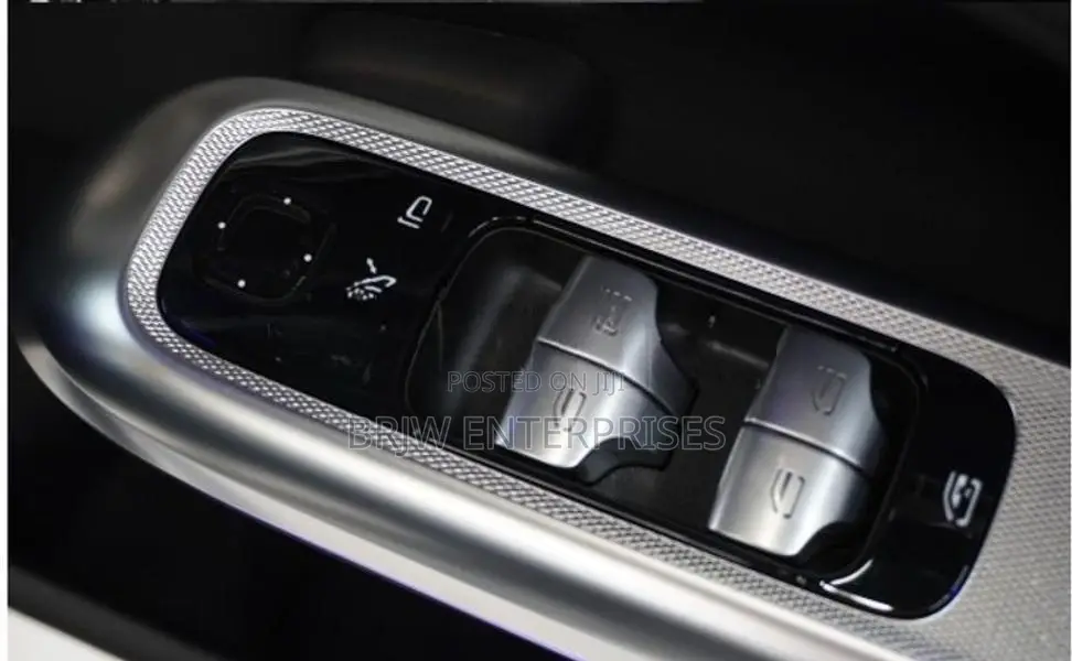 Mercedes Benz E200 amg premium 2024