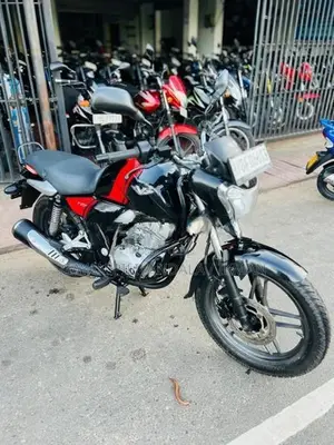 Bajaj V15 2017