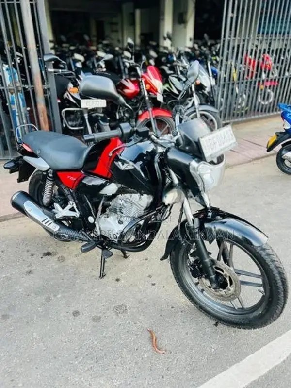 Bajaj V15 2017