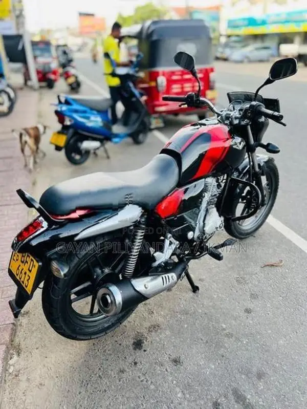 Bajaj V15 2017