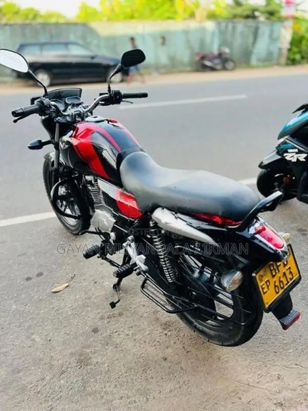 Bajaj V15 2017