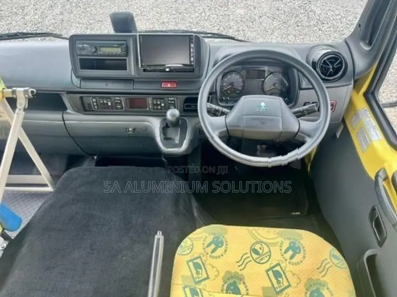Mitsubishi Rosa 2023