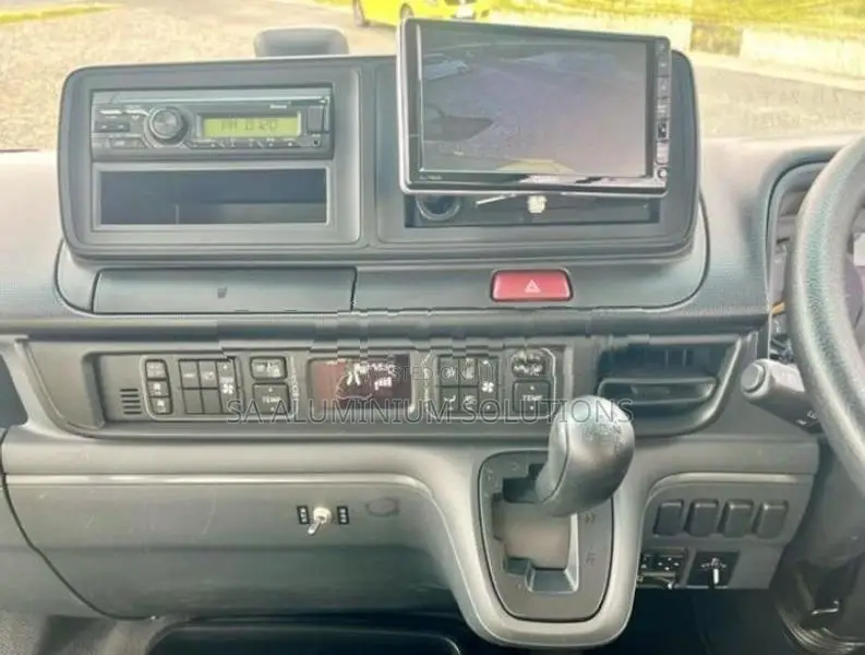 Mitsubishi Rosa 2023