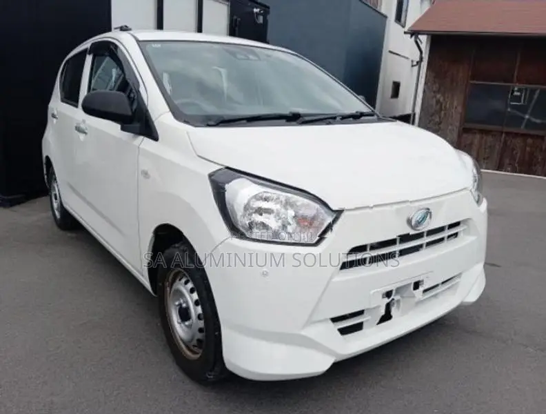 Daihatsu Mira e s 2025