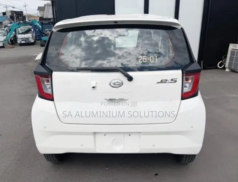 Daihatsu Mira e s 2025